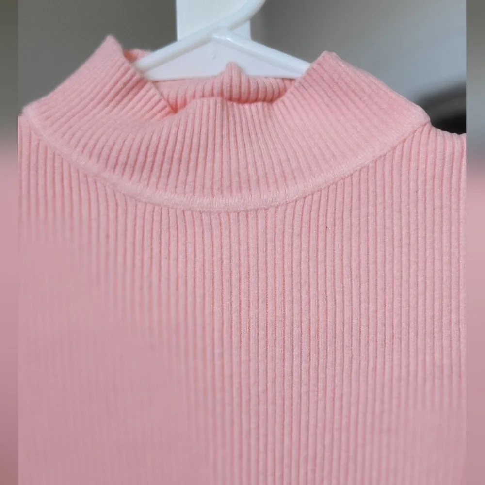 Women Cozy Pink Ribbed Turtleneck Sweater - Size Small (4)